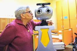 Роботы-компаньоны, умные дома и голосовые помощники: технологии для пожилых